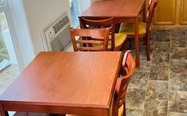 6 Plex Rental