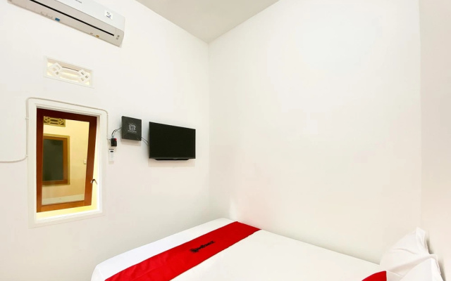 RedDoorz near Terminal Baru Pasuruan – Guest Rooms – Pasuruan