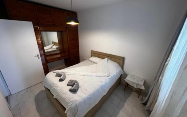 Girne Center 3 rooms 150 m to Beach