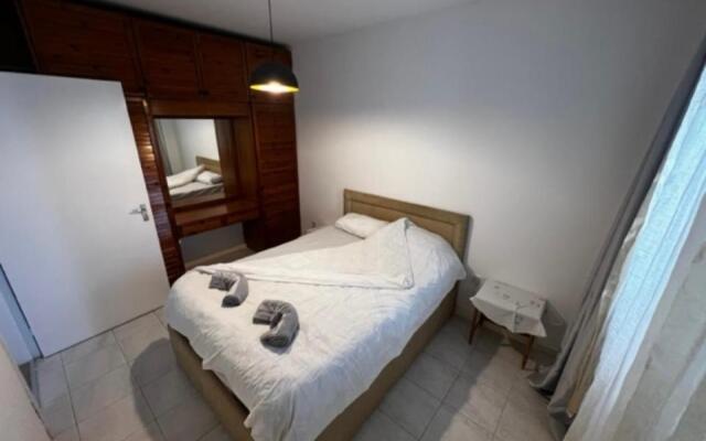 Girne Center 3 Rooms 150 M To Beach