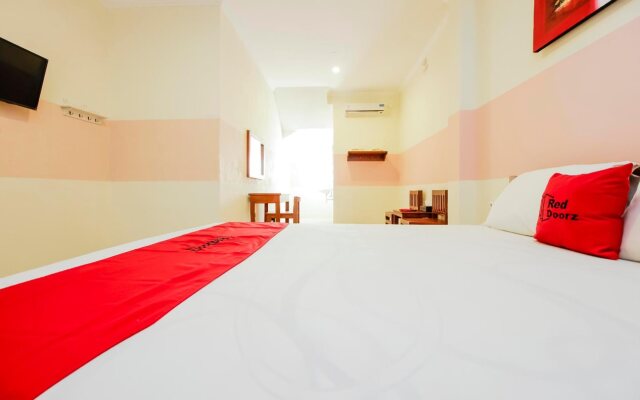 RedDoorz near Jalan Jendral Sudirman Manado
