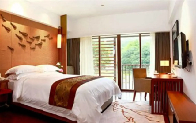 Baiyun Lakeside Hotel