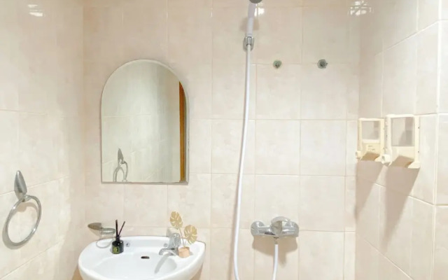 Simply Look 1Br At Boutique Kemayoran Apartment