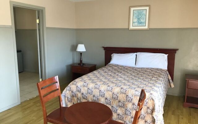 Sunshine Village Motel