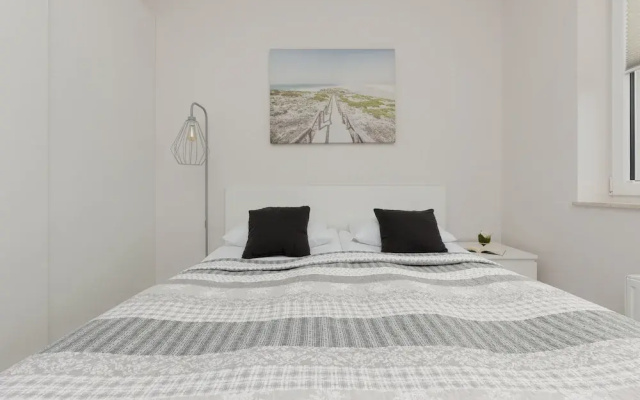 Comfy Apartment With Parking by Renters