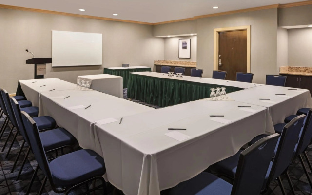 Courtyard by Marriott Baldwin Park