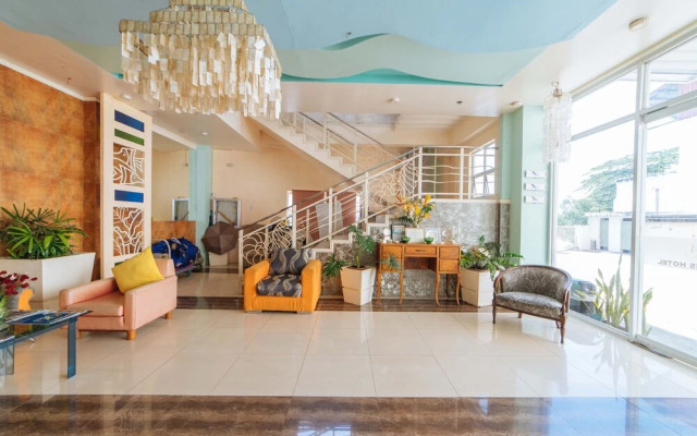 Mercedes Hotel by RedDoorz