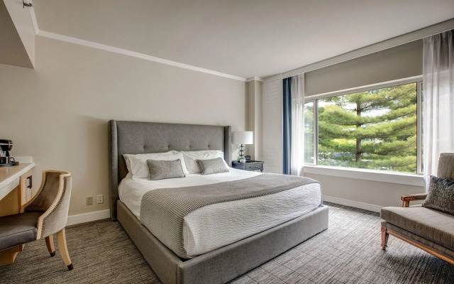 Woodmark Hotel and Still Spa
