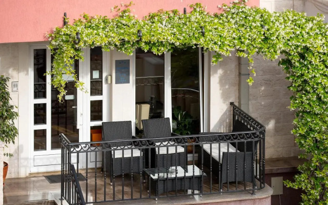 Ivona Apartments