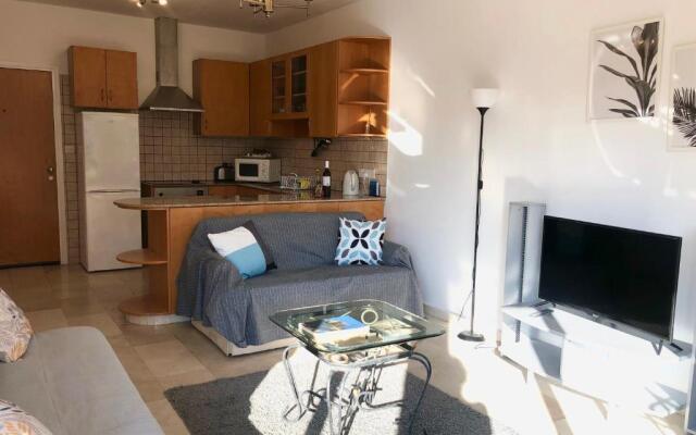 1 bedroom flat, prime location near sea, sleeps 4