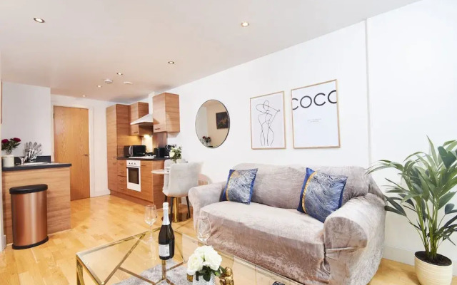 Deluxe City Centre Apt Balcony View & Free Parking