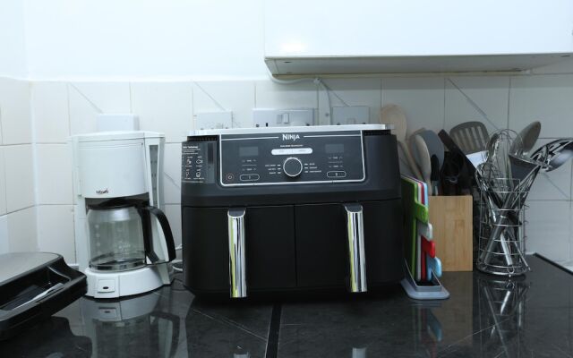 Beautiful 4-bed House in Erith