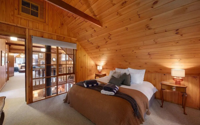 Onyx Retreat Healesville Luxury Lodge x Hot Tub