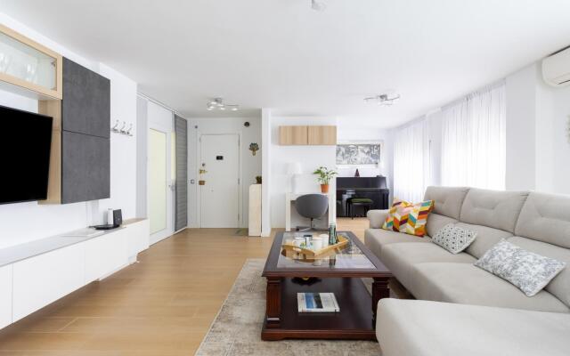 Home2Book Elegance City Center Apartment