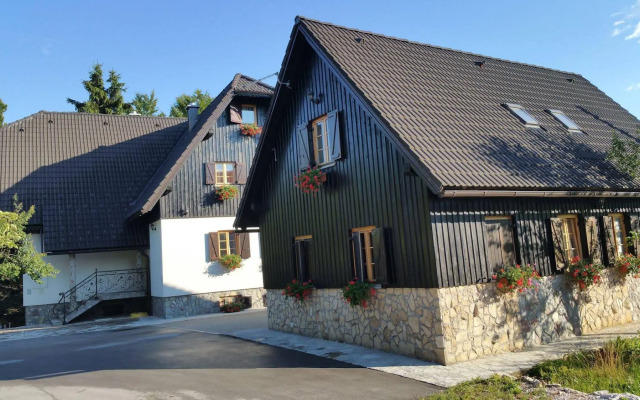 Rustic Inn River 2
