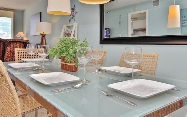 Hamilton 206 2 Br condo by RedAwning