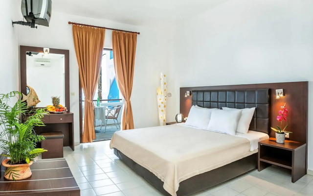 Xenios Dolphin Beach Hotel