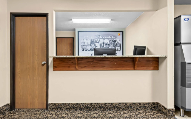 Super 8 by Wyndham Alexandria MN