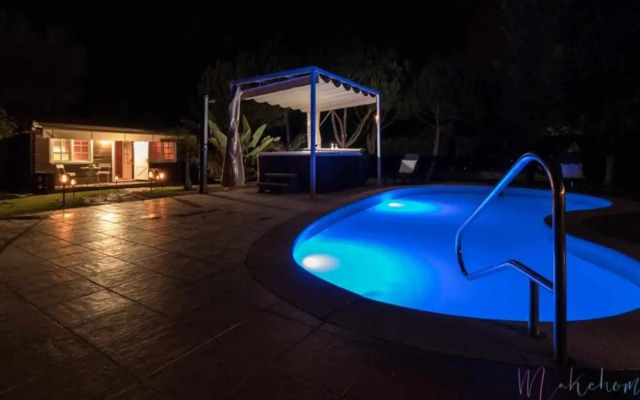 Bungalow espectacular garaje piscina y jacuzzi