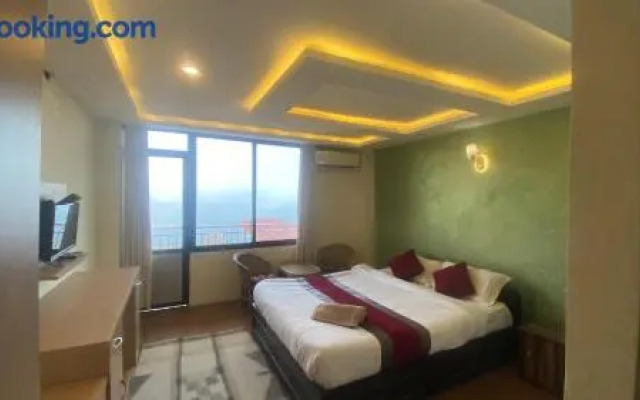 SPOT ON 393 Himalayan Sunrise