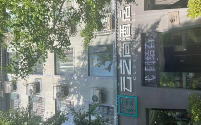 Yunzhishang Hotel (Lijiang Ancient City Xueshan Road)