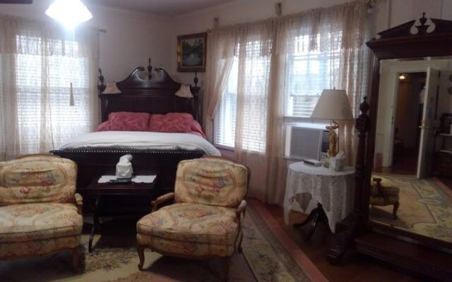 The Inn At Brevard - Bed And Breakfast - Adult Only