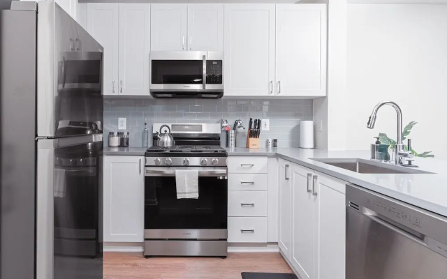 VA - Avalon - Apt 302