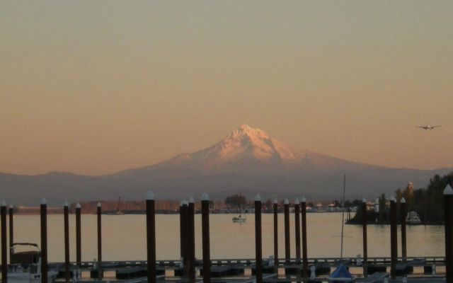Holiday Inn Portland - Columbia Riverfront by IHG