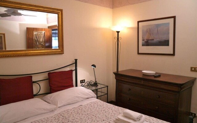 Rondanini in Rome With 1 Bedrooms and 1 Bathrooms