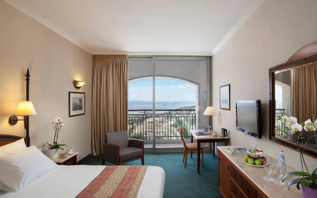 Golden Crown Hotel