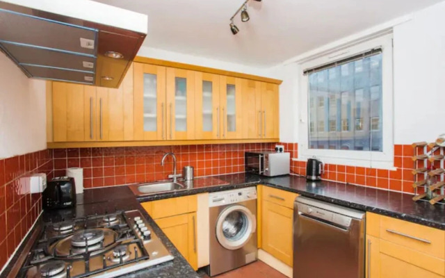 Spacious Central 3 Bedroom Apartment in Old Street