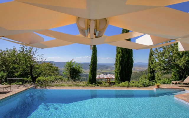 Villa in Cortona With Pool & Hill Views