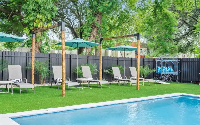 Fresh Modern With Pool Oasis