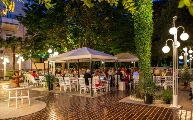 Hotel Sumratin