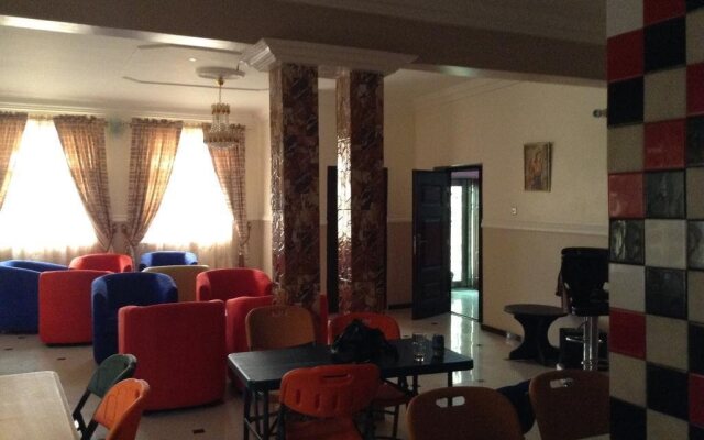 Riana Star Hotel