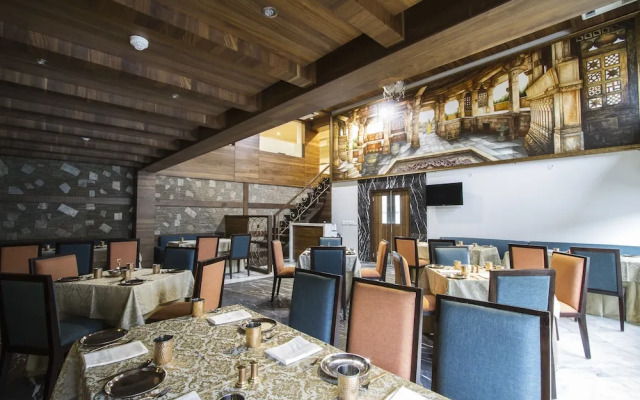 Leisure Inn Grand Chanakya