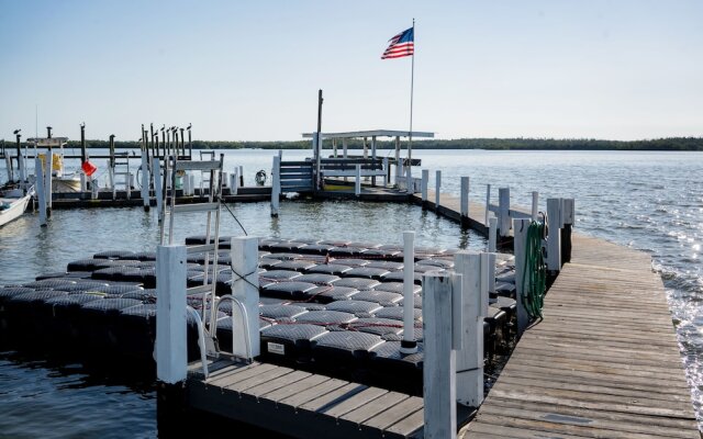 Chokoloskee Island Park and Marina