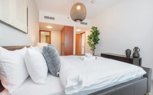 Well-furnished 3 Bedroom in Park Towers Difc