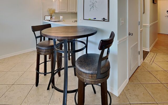 Palm Court Yacht Club #308