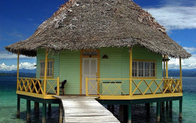 Punta Caracol Acqua Lodge