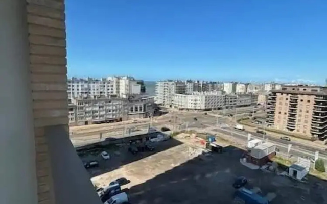 Modern Beach Apartment With Balcony Parking