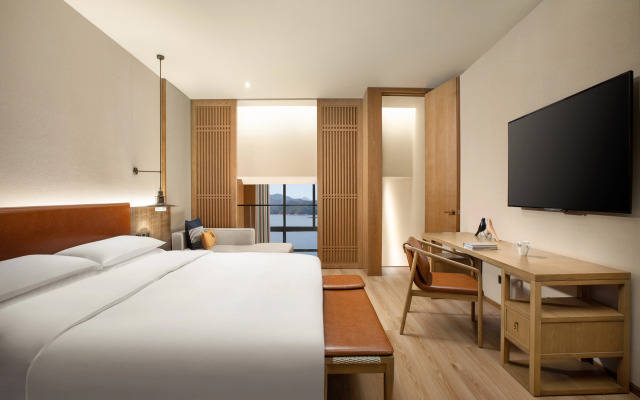 voco Thousand Island Lake by IHG