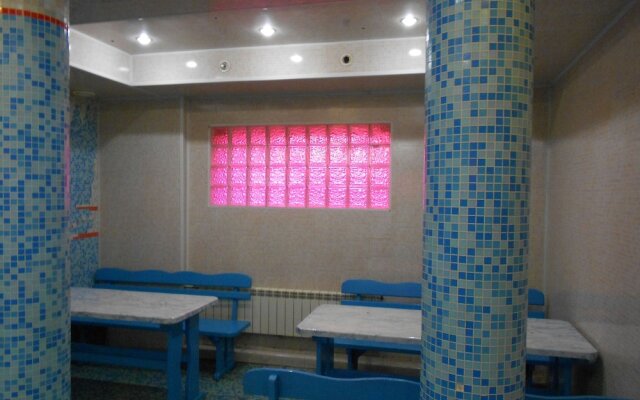 Hotel Mir