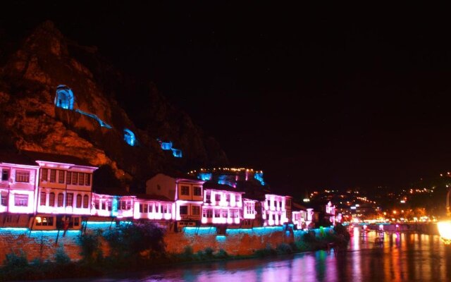Theodore Butik Hotel