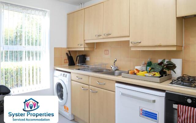 Syster Properties- Leicester Large 3 double bedroom Home