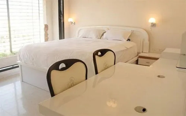 Astute Apartment