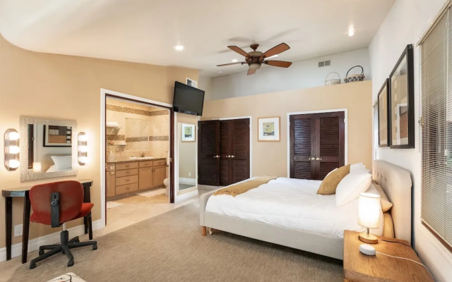 Skyhill Oasis W/ Hot Tub Walk To Universal 4 Bedroom Home