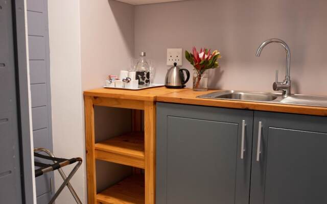 Stay at Friends (Guest house)