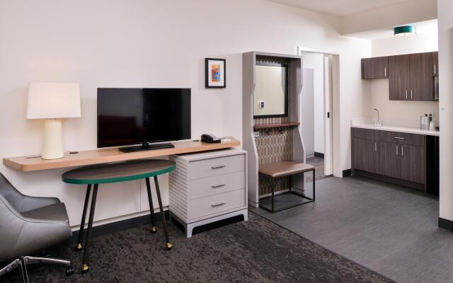 Holiday Inn Hotel & Suites Farmington Hills - Detroit NW, an IHG Hotel