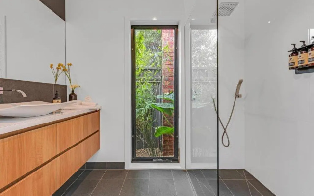 Villa Simone - Tranquil Hideaway in the Heart of Echuca